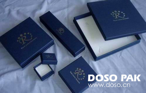 Rigid paper jewelry boxes